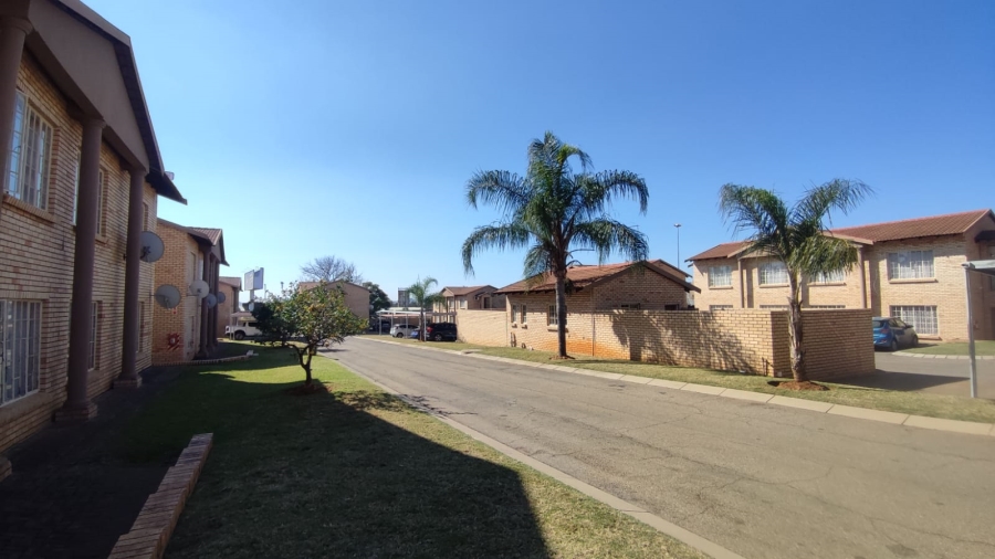2 Bedroom Property for Sale in Waterval East North West